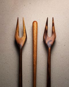 Ensemble d'ustensiles en bois faits à la main avec cuillère ajourée, louche à soupe et cuillère à glace pour la cuisine domestique - Product Image 5