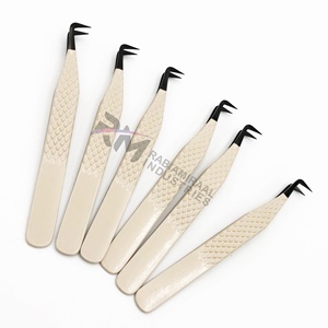 Pince à épiler RMI Best Seller en acier inoxydable à pointe en fibre anti-magnétique pour extensions de cils, courbée à 90 degrés, couleur nude classique, volume - Product Image 4