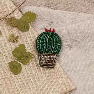 Magnifique broche brodée à la main en perles de rocaille, motif paon, accessoire de mode en forme d'oiseau - Product Image 5