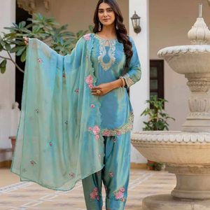 Ramdev Trading Nuevo Diseño Tradicional Indio para Bodas, Diwali y Fiestas, Salwar Kameez en Satén Japonés con Bordado - Product Image 1