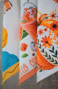 Paño de Cocina 100% Lino al por Mayor con Estampados Coloridos de Frutas y Motivos Festivos, Paño Premium para Cocina y Decoración de Mesa - Product Image 5