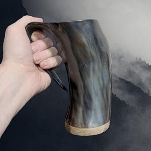 Chope en corne traditionnelle viking, artisanale, pour bière, hydromel, bière artisanale et reconstitutions médiévales. - Product Image 2