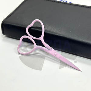 Ciseaux à broder avec manche en forme de cœur, en acier inoxydable avec revêtement rose clair, bords dentelés et lisses pour tissu et papier - Product Image 2
