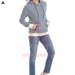 Haut court à capuche tendance pour femme, coupe décontractée, en coton mélangé, imprimé numérique, style streetwear basique pour l'hiver - Product Image 4