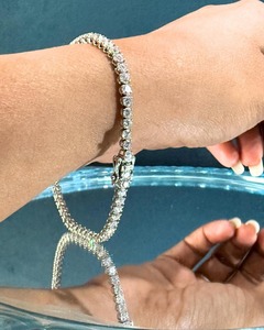Pulsera de Plata de Ley 925 con Diamante Moissanita Redondo, Pulsera de Diamantes Personalizada, Regalo para Aniversario - Product Image 2