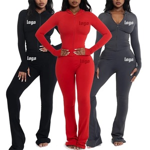 Conjunto Deportivo de Dos Piezas para Mujer con Logotipo Personalizado, Pantalones Acampanados con Cierre y Cuello Alto, Color Sólido, para Otoño - Product Image 1