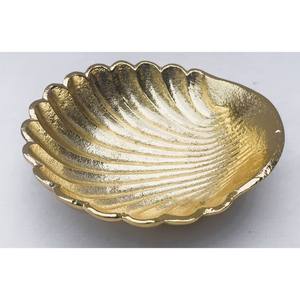 El plato metálico con diseño de hojas más vendido fomenta la presentación creativa de alimentos, inspirándote a organizar platos de forma artística. - Product Image 1