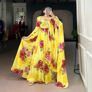 Robe longue en mousseline de soie à imprimé floral VASTRA COTTAGE avec dupatta assorti en mousseline de soie, robe ethnique pour femmes, tenue de soirée - Product Image 6