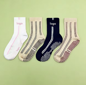 Chaussettes de Pilates antidérapantes pour femmes et jeunes filles avec logo personnalisé, 100% coton, motif floral sportif, chaussettes de studio de yoga et de barre - Product Image 2