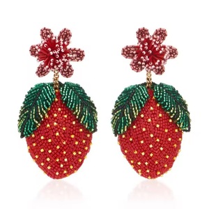 Boucles d'oreilles artisanales en perles à l'effigie d'un perroquet, ornées de perles, fabriquées à la main, de la marque BaubleBar - Product Image 4