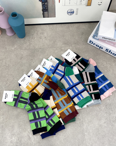 Chaussettes classiques en coton peigné de style géométrique pour femmes, mélange de coton respirant, pour usage quotidien, style régulier, toutes saisons - Product Image 1