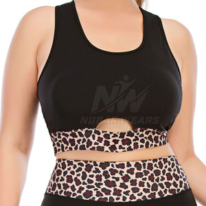 Conjunto de yoga de alta calidad diseñado para entrenamiento y ejercicio con tela transpirable y ajuste flexible para uso diario. - Product Image 5