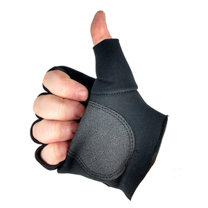 Premium Quality Neoprene Wheelchair Gloves for Gym & Sports Customized Non-Slip Half Finger Unisex - Product Image 2