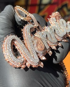 จี้เพชรโมอิสซาไนต์แบบกำหนดเอง สไตล์ฮิปฮอป VVS ประดับเพชรเต็มตัว  จี้ตัวอักษรเงินแท้ 925  จี้เพชรโมอิสซาไนต์สั่งทำ - Product Image 3