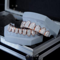 Juego de Grillz de Oro Rosa con Diamantes Incrustados |   Grill dental personalizado con corte princesa para dientes superiores e inferiores