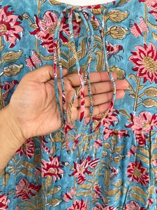 Robe d'été ample sans manches à imprimé floral bohème en coton pour femme, style étagé, pour la vente en gros - Product Image 4