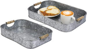 Bandeja decorativa de metal galvanizado rústico con asas de madera, bandejas rectangulares para servir, Juego de 2, hechas a mano en la India - Product Image 2