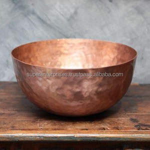 Bol de service en cuivre profond avec un design à large ouverture, parfait pour servir du riz, des pâtes, des salades et pour les dîners en famille - Product Image 1