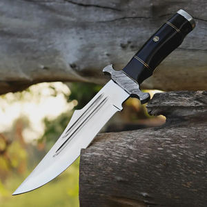 Cuchillo de caza hecho a mano de acero D2 con mango de resina negra y funda de cuero - Product Image 4