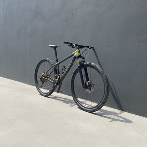 Vélo de montagne à suspension avant en carbone monocoque ultra léger avec transmission à 12 vitesses pour les courses de cross-country - Product Image 3
