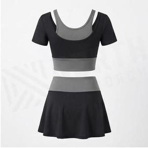Ensemble de yoga 2 pièces North Approach : Crop top et jupe noirs unis avec bordure contrastante, taille haute, sans couture, séchage rapide, vêtements de sport - Product Image 2