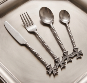 Ensemble de couverts vintage plaqué argent avec design de poignée croisée, cuillère, fourchette et couteau en acier inoxydable poli miroir, couverts durables - Product Image 1