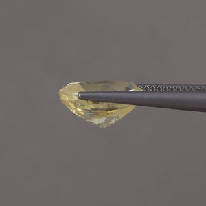 Zafiro Amarillo Suelto Certificado IGI, Corte Ovalado de 11x8mm, 4.57 Quilates, para Joyería, 100% Natural, con Cambio de Color, Tratado con Aceite - Product Image 2