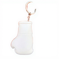 Porte-clés sportif en cuir PU avec logo personnalisé, mini-gants de boxe, pendentif suspendu, pochette d'entraînement, imprimé drapeaux du monde, cadeau en gros