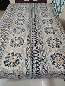 Cubrecama Estampado Floral con Aves, Estilo Bohemio, Moderno, para Todas las Estaciones, con Relleno de Algodón Hecho a Mano, para Uso Doméstico, Estilo Rajasthan - Product Image 1