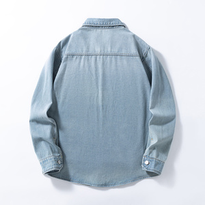 Chemise en jean oversize pour homme, style streetwear rétro vintage, col rabattu, personnalisable avec logo, fournisseur en gros de vêtements en jean - Product Image 2