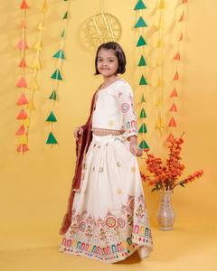 Salwar Kameez con Bordado y Estampado para Niñas, Traje Tradicional Indio para Bodas, Diwali y Fiestas, de Seda Chinon de Secado Rápido, Largo hasta la Rodilla, Corte Regular - Product Image 2
