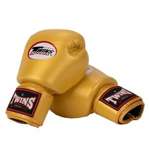 Guantes de Boxeo Twins IP-300 para Kick Boxing y Muay Thai, Guantes de Entrenamiento Profesional con Cierre de Gancho y Bucle, 100% Cuero Genuino - Product Image 5