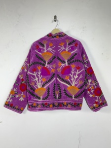 Chaqueta Suzani de Terciopelo Morado • Bordado Floral Rosa Rojo • Abrigo Estilo Bohemio Gitano • Chaqueta Artesanal para Festivales - Product Image 4