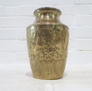 Maceta Decorativa de Metal en Oferta para Arreglos Florales Frescos y Proyectos de Mejora de Interiores Contemporáneos - Product Image 2