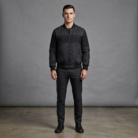 Blouson bomber zippé pour homme noir à col montant avec logo tonal en relief sur le devant, séchage rapide, respirant, style streetwear décontracté, OEM ODM Vente en gros