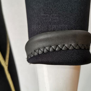 Combinaison de surf sur mesure offrant un confort à séchage rapide et une qualité supérieure pour les activités aquatiques quotidiennes - Product Image 5
