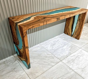 Mesa Consola de Resina Epoxi TIMELESS CRAFT Azure Canyon Waterfall, Madera de Olivo con Borde Natural, Hecha a Mano, Ecológica, de Lujo - Product Image 6