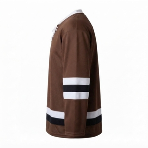 Uniforme profesional de hockey con camiseta deportiva y pantalones cortos a juego, tela ligera y transpirable, ajuste cómodo. - Product Image 2