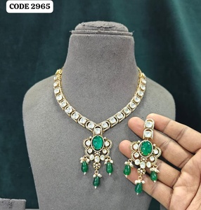 Conjunto de Collar y Pendientes Kundan Verde Agua de Lujo, Chapado en Oro con Circonitas, para Novias, Bodas y Fiestas - Product Image 3