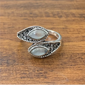 Anillo de Plata de Ley 925 con Doble Piedra Lunar de Alta Calidad y Marco Texturizado - Colección de Diseño Artesanal de JAIPUR SILVER - Product Image 2