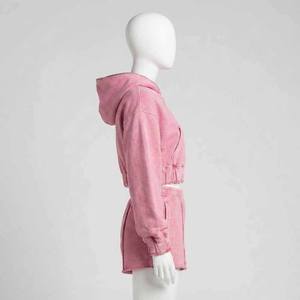 Ensemble deux pièces pour femme : Sweat à capuche court zippé rouge délavé vintage à manches longues et short assorti à coutures apparentes, Vêtements en gros OEM ODM - Product Image 5