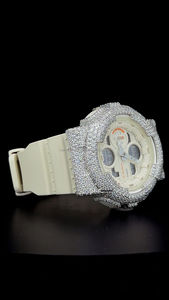 Montre G-Shock modèle GMA S140 blanche avec lunette en moissanite sertie de diamants, look premium, montre antichoc avec boîtier amovible en diamant. - Product Image 4