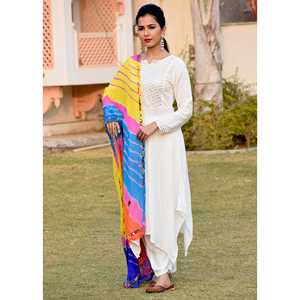Ensemble Kurta blanc doux à ourlet asymétrique avec broderie Gota et Dupatta multicolore Lehariyaan, taille XS, en tissu Chiffon - Product Image 5