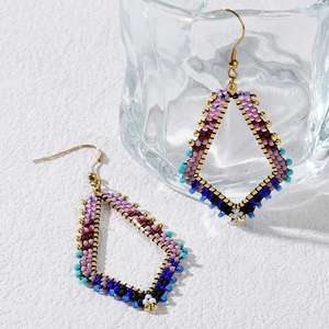 Pendientes Colgantes Tejidos con Cuentas de Color Degradado, Joyería Hecha a Mano para Mujer, Hermosos Regalos para Mamá por MD HANDICRAFTS - Product Image 1