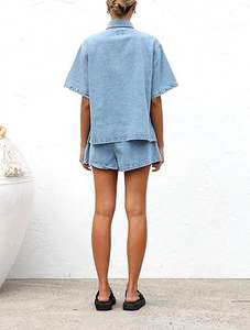 Ensemble deux pièces décontracté en jean pour femme, coupe ample, chemise courte à manches courtes avec poches et short, ensemble tendance de haute qualité pour l'été - Product Image 4