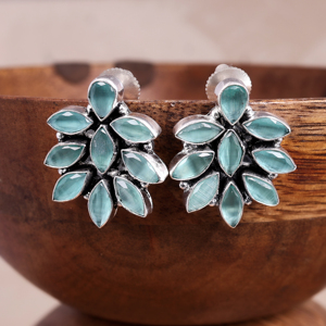 Pendientes Étnicos Tribales Bohemios de Latón Plateado Oxidado |   Pendientes de botón con diseño de flor de ónix |   Joyería india vintage para fiestas - Product Image 2