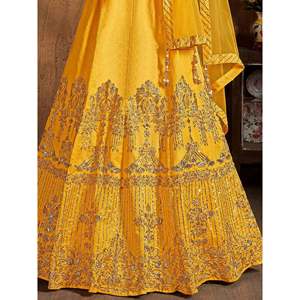Lehenga Choli de Seda Bordada en Amarillo, Talla Grande, para Bodas Haldi - Product Image 2