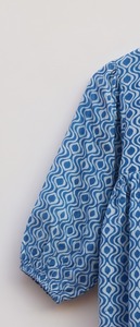 Camiseta sin mangas de algodón 100% con estampado batik índigo premium para mujer, blusa étnica boho hecha a mano con lazo, encaje floral, informal y transpirable. - Product Image 2