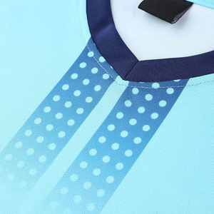 Conjunto de Camiseta de Fútbol Sublimada Personalizada para Hombre, Cuello en V, Manga Corta, Absorbe la Humedad, Degradado Azul, Ropa Deportiva de Poliéster para Verano - Product Image 4