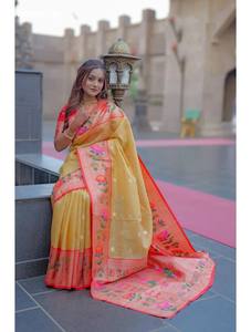 Sari en soie tissée avec motif Butis-Meena et bordure Lotus Muniya, collection de blouses, pour occasions spéciales, vente en gros - Product Image 4